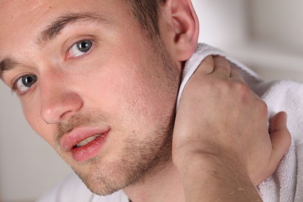 首こりと頭痛の意外な関係！症状を和らげる７つの方法